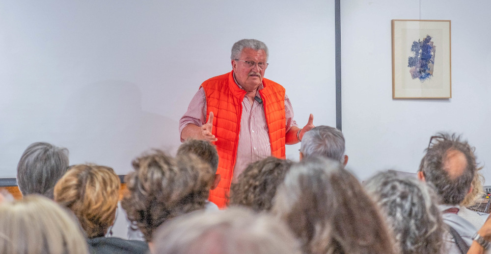 Image: Jean-Marc Durou au début de sa conférence