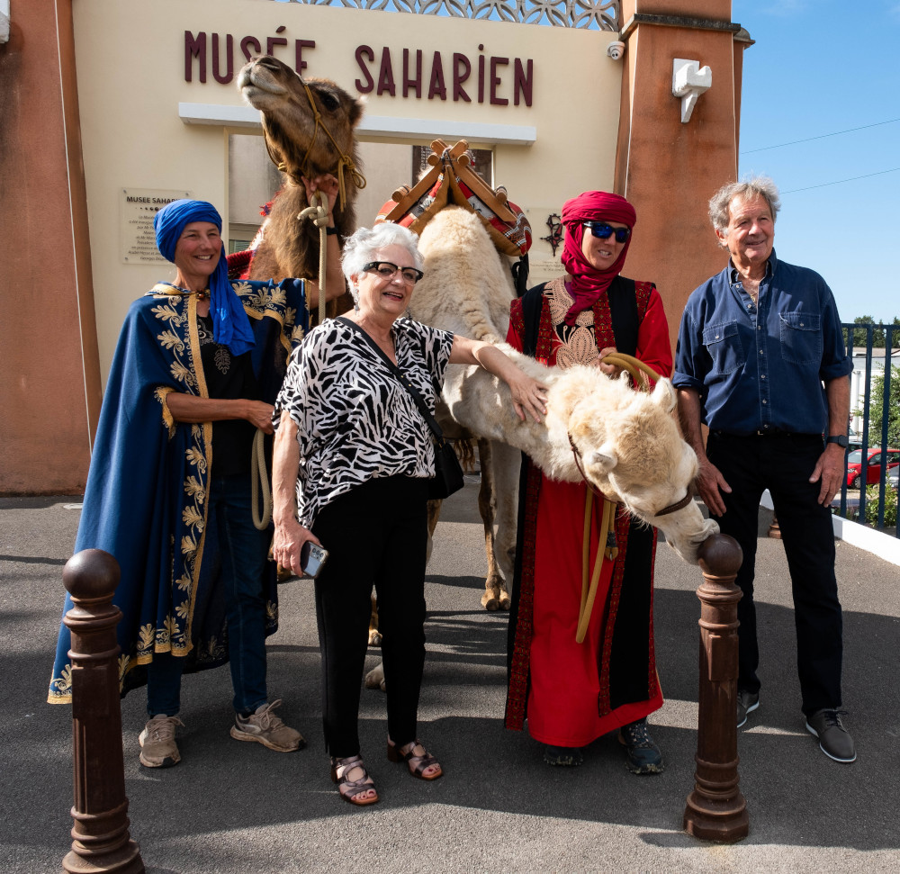 image: Devant le Musée